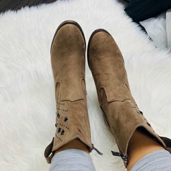 Stars & Studs Cowgirl Ankle boots - Picture 2 of 10